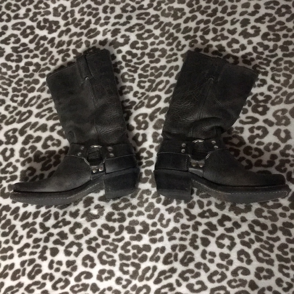 FRYE HARNESS BOOTS GRAY DISTRESSED